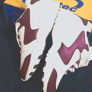 Liz  Claiborne Sneakers